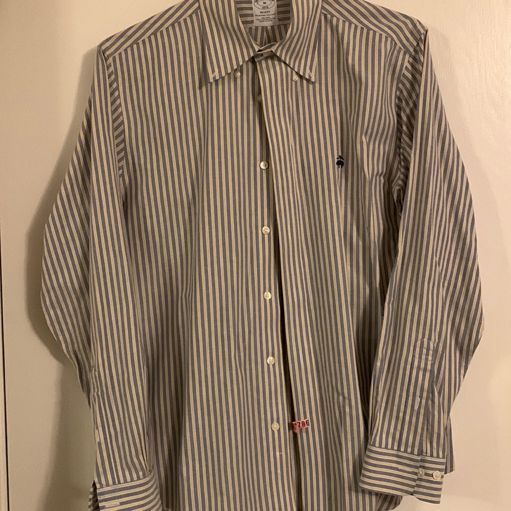 Brooks Brothers non-iron shirt size medium. Regent style. like new